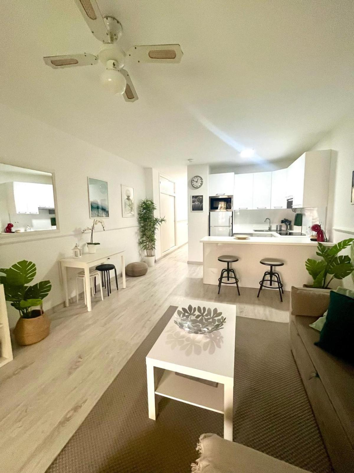 Super Y Amplio Apto Con Airco, Planta Baja En Mareverde 아데제 외부 사진