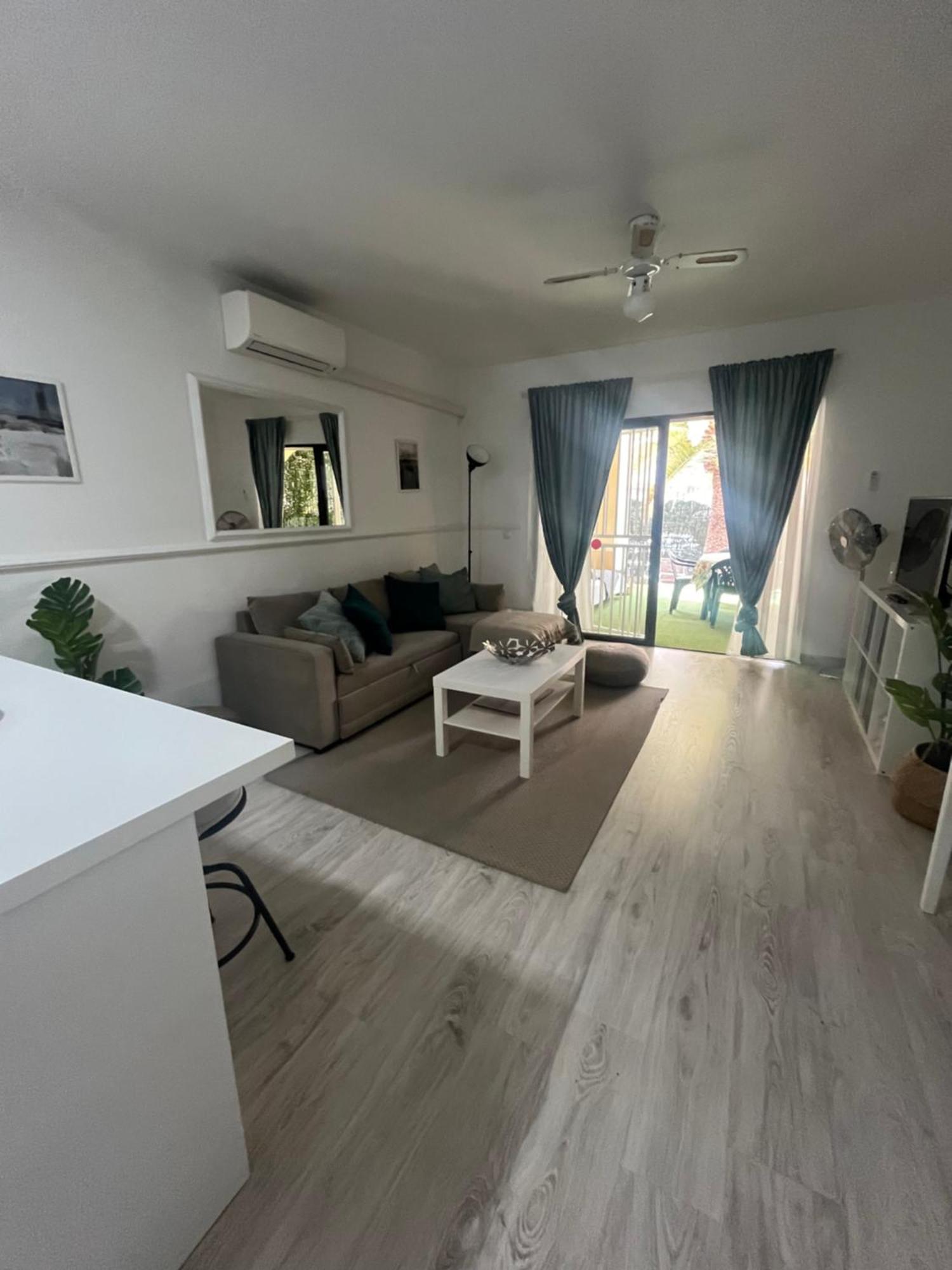 Super Y Amplio Apto Con Airco, Planta Baja En Mareverde 아데제 외부 사진